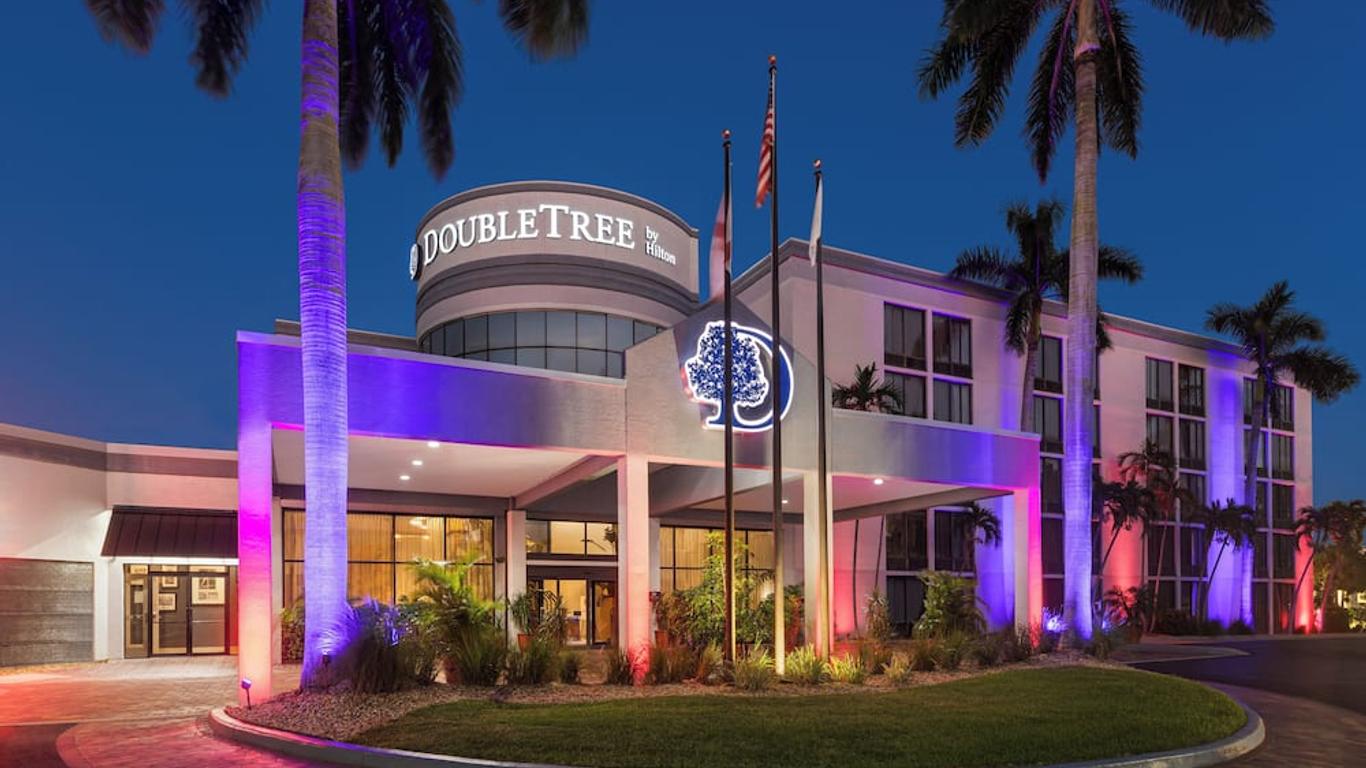 DoubleTree by Hilton Fort Myers at Bell Tower Shops