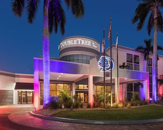 DoubleTree by Hilton Fort Myers at Bell Tower Shops - Fort Myers - Edificio