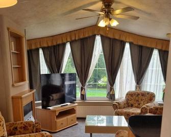 Modernised 3 Bedrooms Mobile Home - Sidcup - Living room
