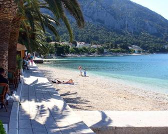Apartments with a parking space Gradac, Makarska - 11332 - Gradac - Beach