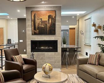 'River Groove' A Modern Dwelling in the woods . Desirable location in Saugatuck - Saugatuck - Salónek
