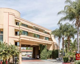 Econo Lodge Inn & Suites Riverside - Corona - Riverside - Rakennus