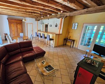 Trémoulis, 7 people, tasteful decoration, close to shops - La Canourgue - Huiskamer