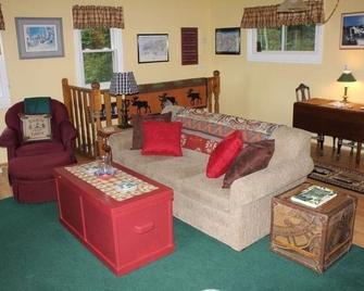 Bristol Hills Cottage - Naples - Living room