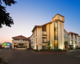 Holiday Inn Express & Suites Santa Clara - Silicon Valley By IHG - Santa Clara - Gebäude