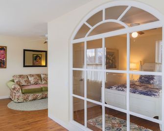 Portrait Gallery, dntn Kville, Walk to Wine tasting/Restaurants/Antiques/Trails - Kelseyville - Habitación