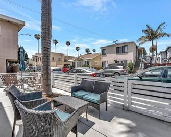 Right By The Sand, Entire 3-Bedroom House In Belmont Shore - לונג ביץ' - מרפסת