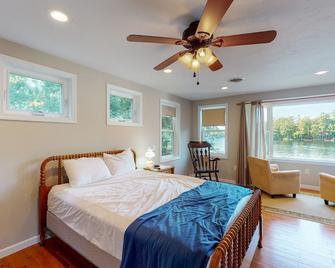 Winnipesaukee Waterfront in Meredith for 10 - Meredith - Bedroom