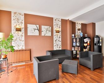 Jaures - Tolón - Recepción