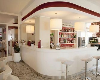 Hotel Canarie - جيسولو - بار