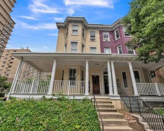 Trolley Teacup Charming Cozy Studio by RedAwning - Wilmington - Building