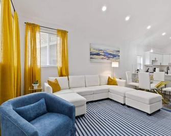 Indy’s Sunshine Suite Next to the Fairgrounds! - Indianápolis - Sala de estar
