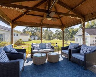 Home on Jackson Creek Home w/kayaks, bike, dock. Available guest cottage extra. - Deltaville - Patio