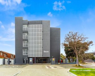 The Orion 16 - Table View - Edificio