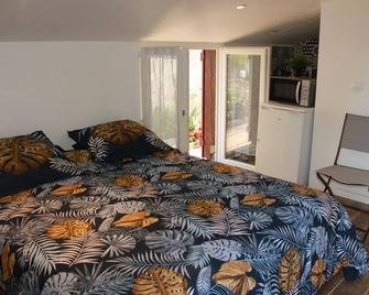 La Sardinière, Charmante maison dans un jardin - Château-Renault - Chambre
