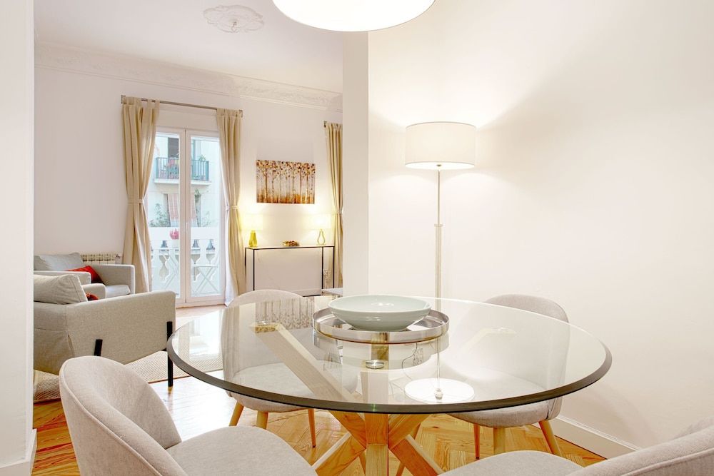 Unique Apartment in Most Exclusively Area. Chamberí - מדריד - חדר אוכל