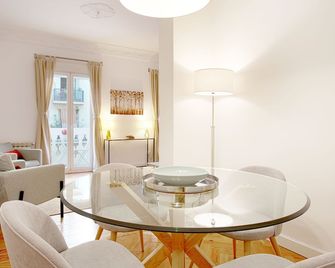 Unique Apartment in Most Exclusively Area. Chamberí - Madri - Sala de jantar