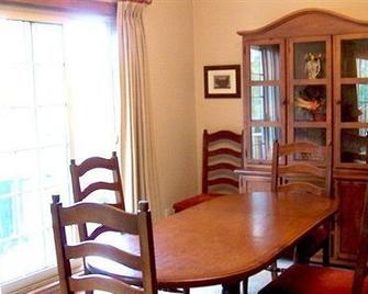Les Falaises Ski-in Ski-out Condo - Mont-Tremblant - Comedor