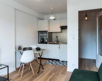 Appartement Élégant à 2 Pas de la Mer - Perros-Guirec - Kitchen