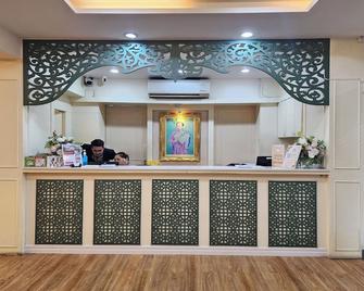 Suan Sunandha Palace Hotel - Bangkok - Front desk