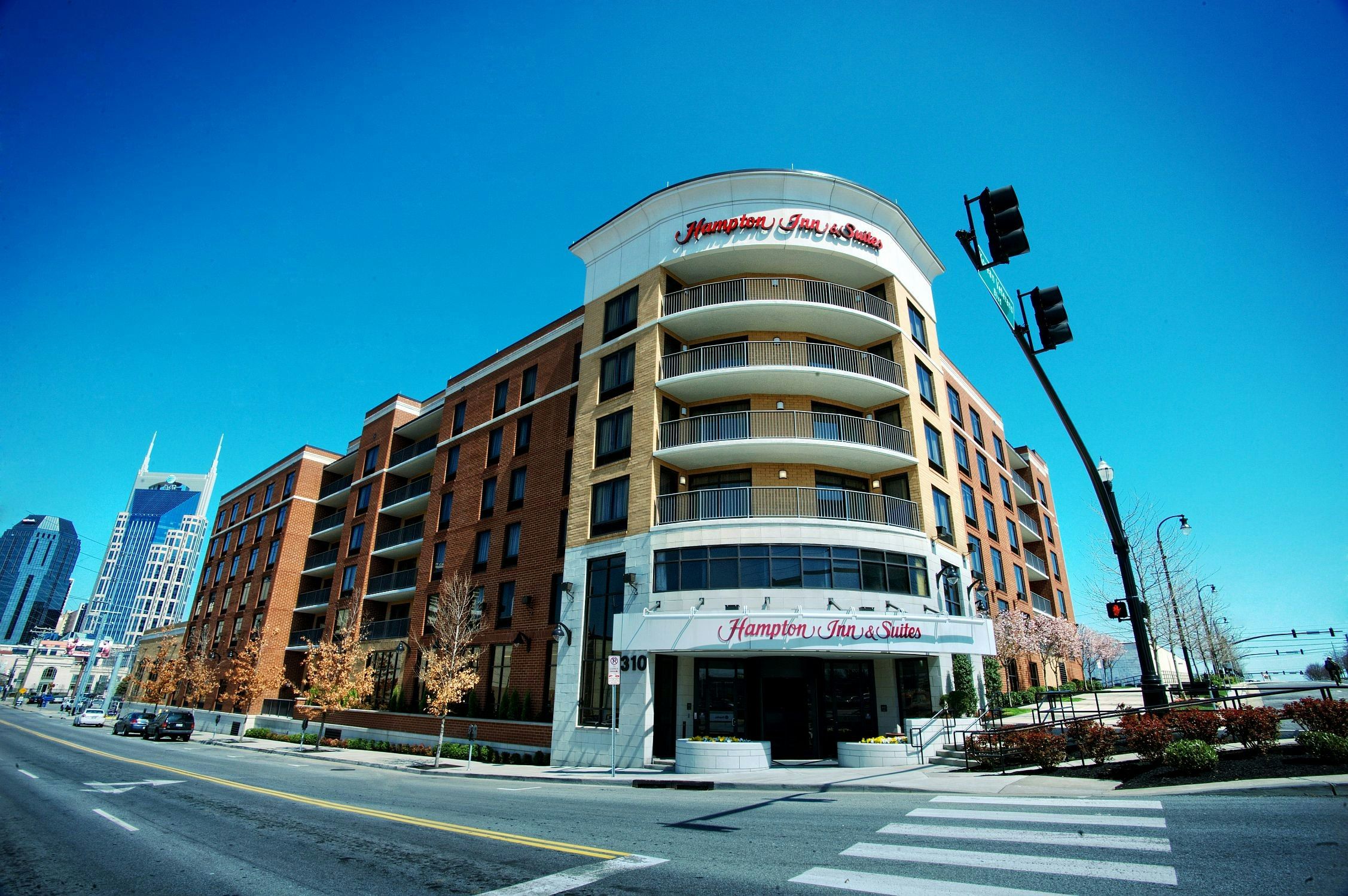 Hampton Inn & Suites Nashville-Downtown - Nashville - Building