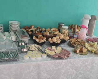 Pousada Barão Real - São Lourenço - Buffet