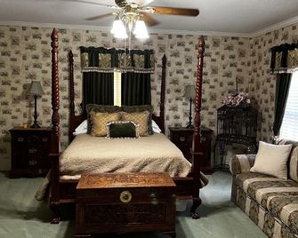 The Commodore Bed And Breakfast - Bainbridge - Bedroom