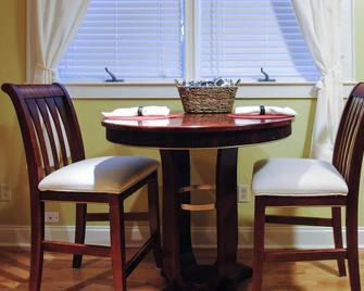A historical hideaway - Cleveland - Dining room