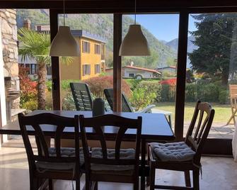 Charming cottage overlooking the lake - Lavena Ponte Tresa - Patio