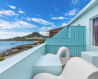 Jhai Wu - Hengchun Township - Balcony