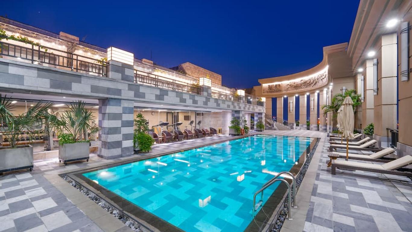 مين توان جالاكسي هوتل