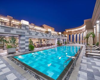 مين توان جالاكسي هوتل - دا نانغ - حوض السباحة