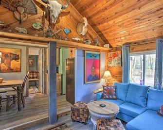 Work, Play and Get Away Cabin Near Higgins Lake! - Roscommon - Living room