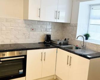 1124 Manchester Studio Apartments - Manchester - Kitchen