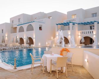 Hotiday Room Collection - Naxos - Stelida - Zwembad