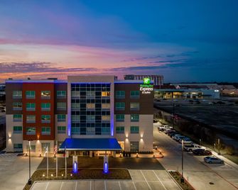 Holiday Inn Express & Suites Houston Memorial - City Centre By IHG - Houston - Budova