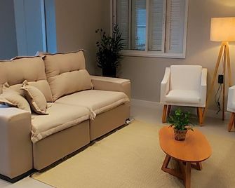 Pousada Casa Californiana - Garopaba - Garopaba - Вітальня