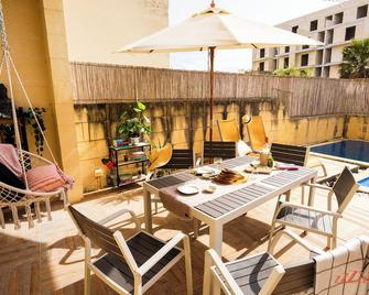 Charming Gozo Farmhouse with Pool, Sannat - Sannat - Patio
