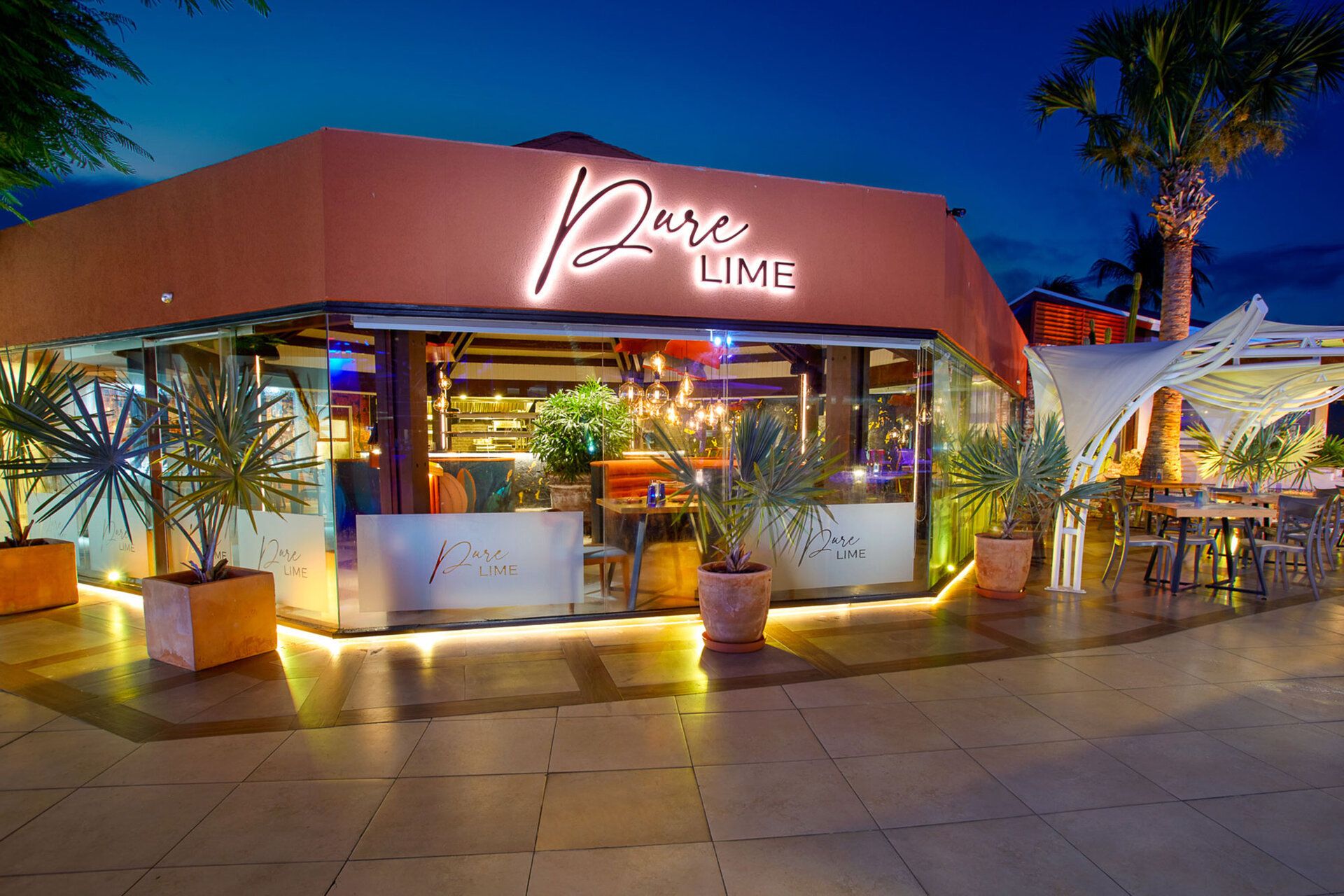 تاماريجن أروبا أول إنكلوسف - أورانجيستاد - مطعم