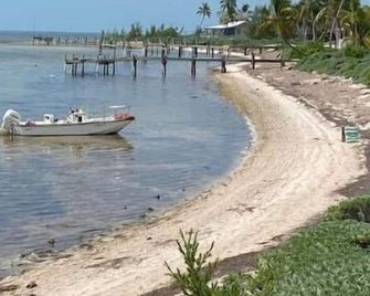 Ocean Front Beach Home on Semi Private Island Only Accessible by Boat - Big Pine Key - Strand