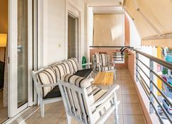 Flat in excellent location with private parking - Athens - Balcony