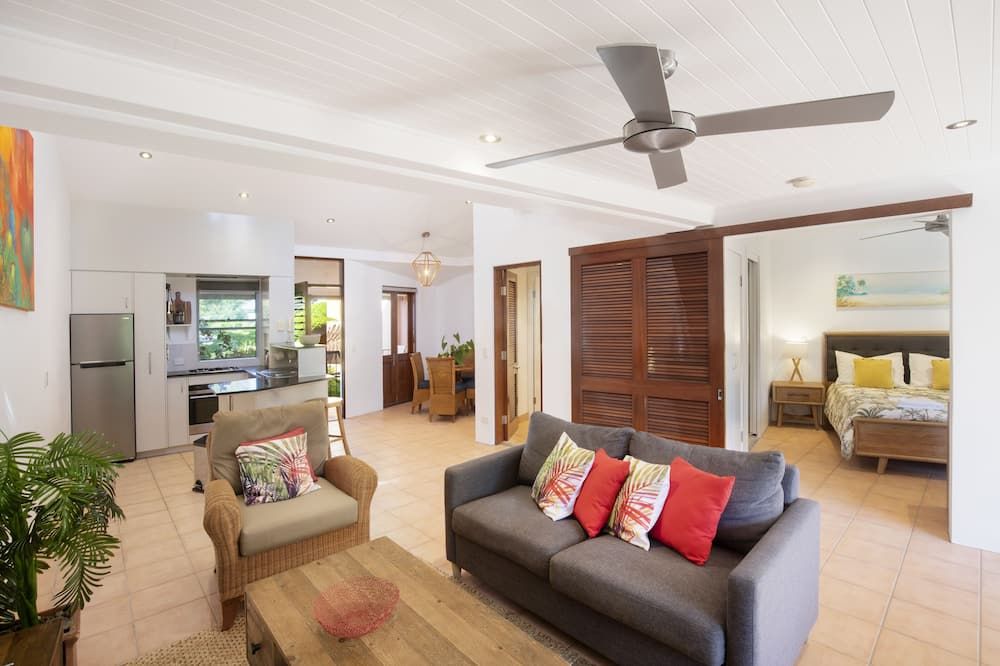 L'Auberge Apartments Noosa - Noosa Heads - Living room