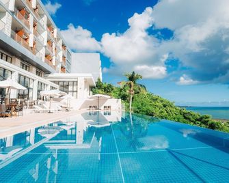 Senagajima Island Resort & Spa - Tomigusuku - Pool