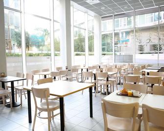 B&B HOTEL Marseille Euromed - מרסיי - מסעדה