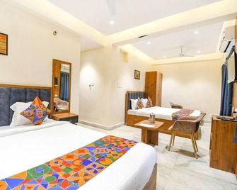 The Golden Plaza - Tarapith