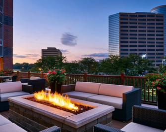 شيراتون إنديانابوليس آت كيستون كروسينج - انديانابوليس - شرفة