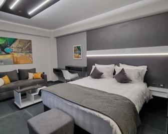 Luxsuites - Ofrinio - Bedroom