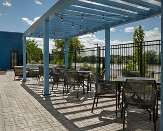 Hampton Inn by Hilton East Peoria - East Peoria - Gebäude