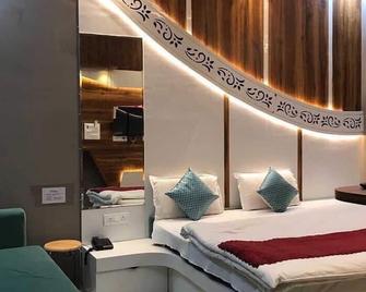 Hotel Guruvayur Dham - Mathura - Slaapkamer