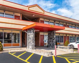 Econo Lodge Zanesville Downtown - Zanesville - Gebouw